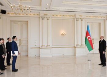 Azərbaycan Prezidenti İlham Əliyev Qazaxıstanın ölkəmizdə yeni təyin olunan səfirinin etimadnaməsini qəbul edib