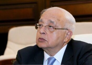 Prezident Elçin Əfəndiyevi təltif edib