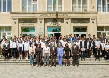 “Yüksəliş”in 3 qalibi məzunu olduqları orta məktəbin şagirdləri ilə görüşüb