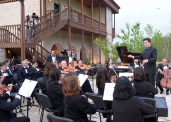 “Xarıbülbül” festivalında Azərbaycan Dövlət Simfonik Orkestrinin konserti olub
