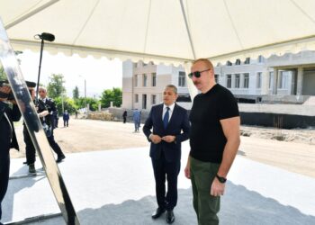 Şuşada 1 nömrəli tam orta məktəbin binasında tikinti işlərinin gedişi ilə tanışlıq