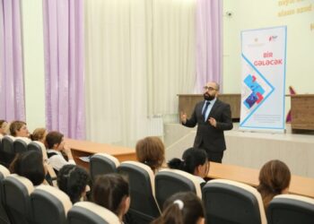 Rövşən Nəcəfov məzunu olduğu məktəbin şagirdləri ilə görüşüb – FOTOLAR