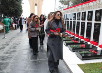 LOQOS kollektivi Şəhidlər Xiyabanını ziyarət edib – FOTOLAR