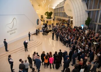 Heydər Əliyev Mərkəzində gürcü rəssam Lado Qudiaşvilinin sərgisi açılıb