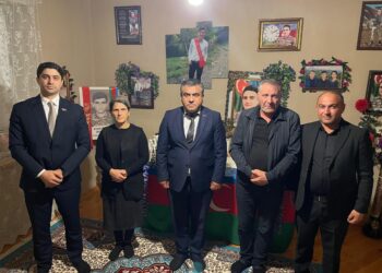 Mircəlil Qasımlı Vətən müharibəsi Şəhidinin ailəsi ilə görüşüb