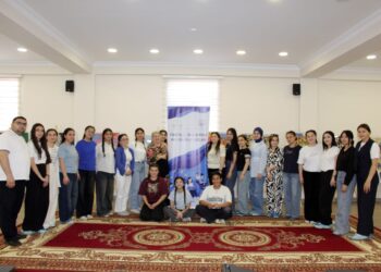 “Təhsilli, bacarıqlı və uğurlu qızlar” layihəsi çərçivəsində Yay Məktəbi təşkil edildi